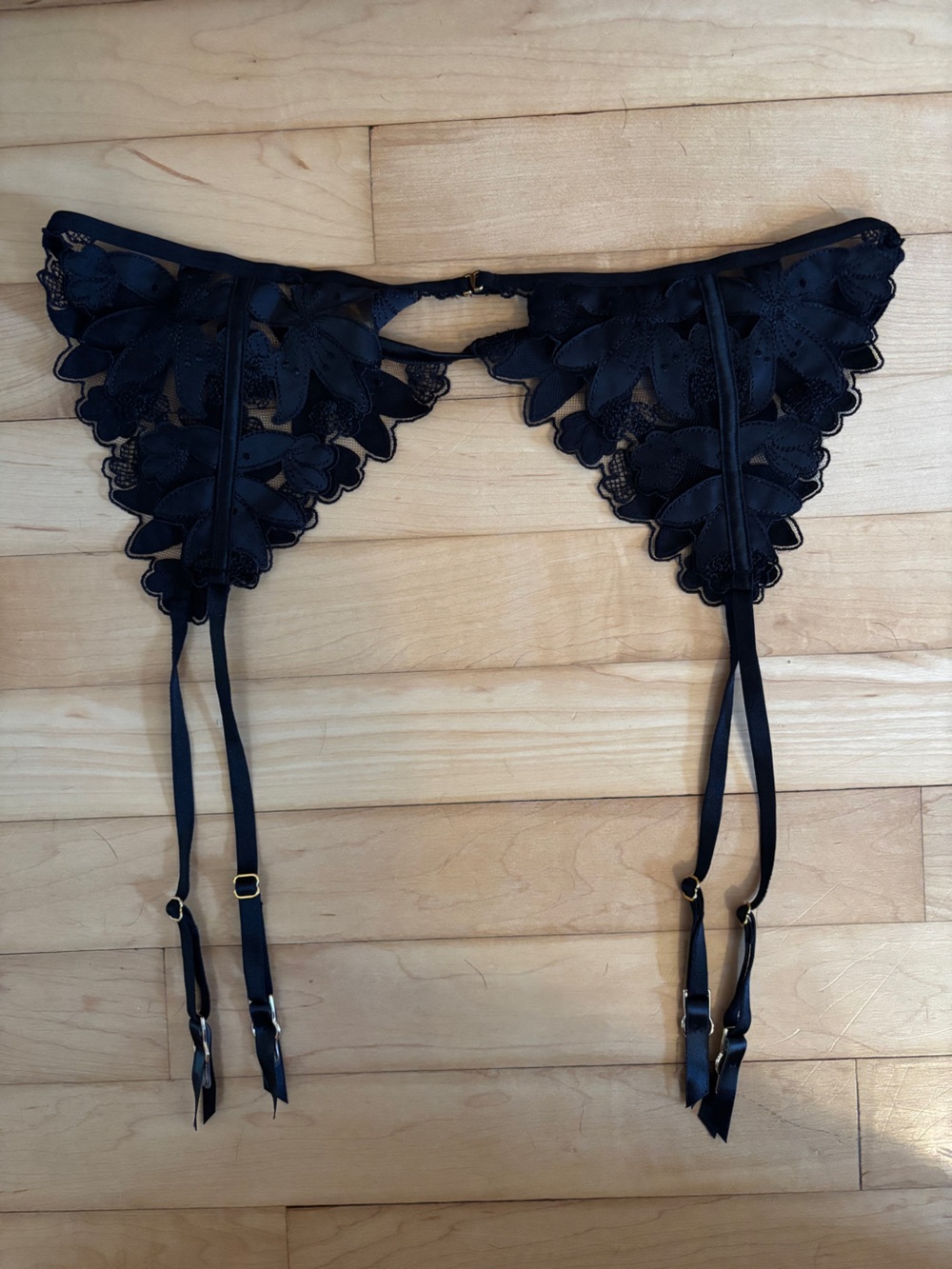 Victoria’s Secret Black Floral Lace Garter